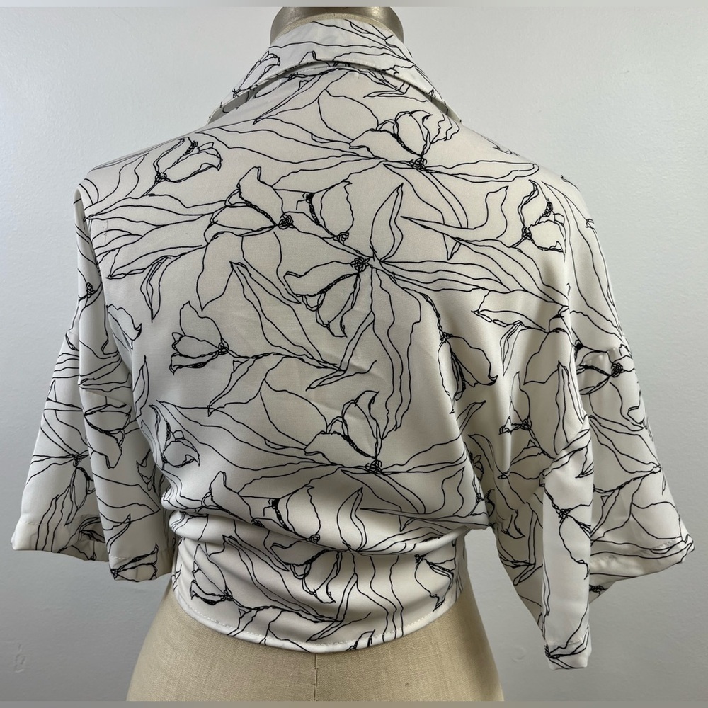 Jon & Anna Contemporary White and Black Floral Tie Front Crop Top, sz. MD - Picture 3 of 16